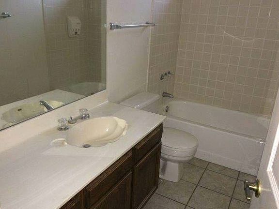 5th image of 6825 S McKemy St