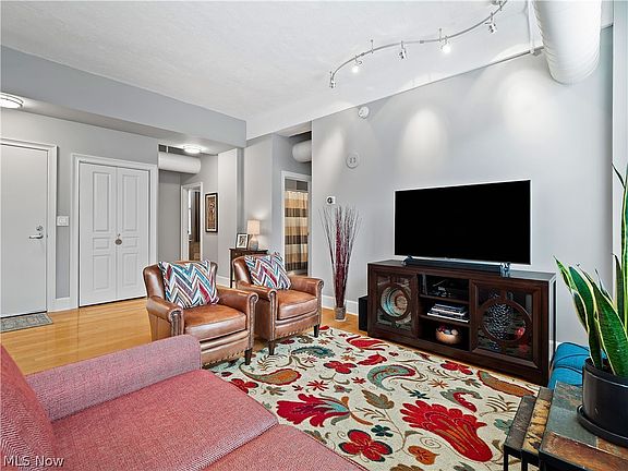 5th image of 750 Prospect Ave E APT 605