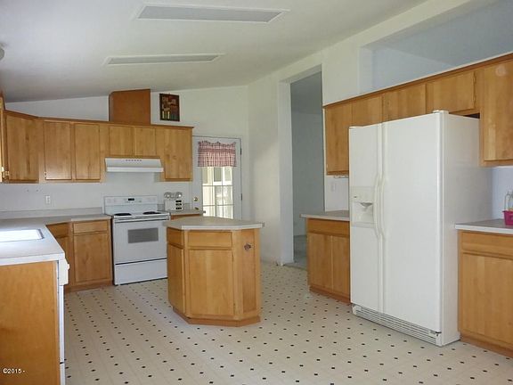 3rd image of 420 NE 70th Pl