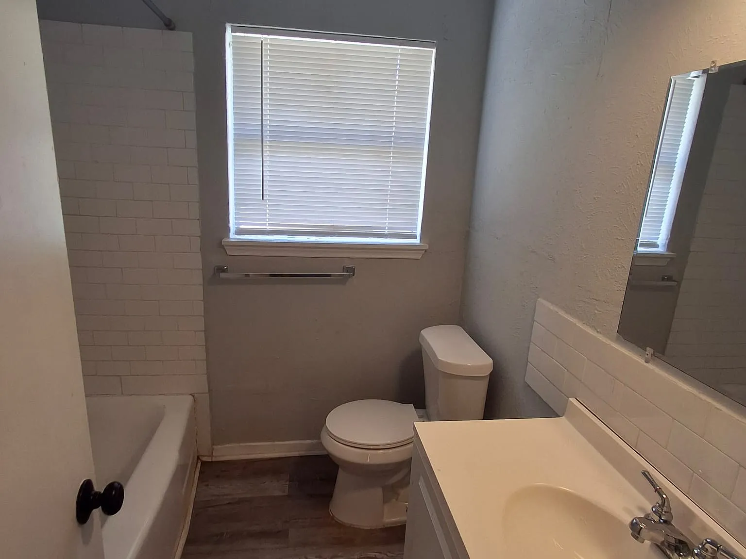 3 bed, 1.5 bath, 1290 sqft, $1,150 — Photo 4