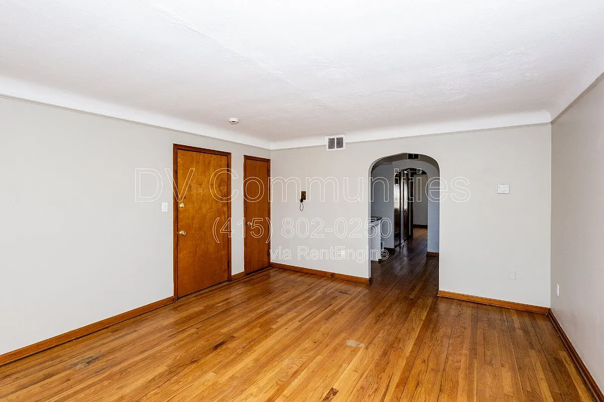 Building Photo - 4186 Ridge Rd #4