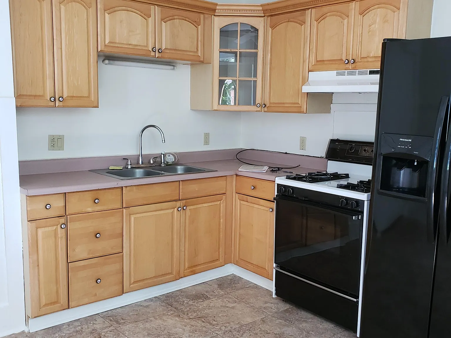 3 bed, $1,425 — Photo 1