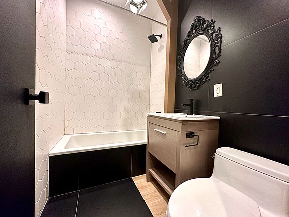 5th image of 242 Hawthorne St #2B