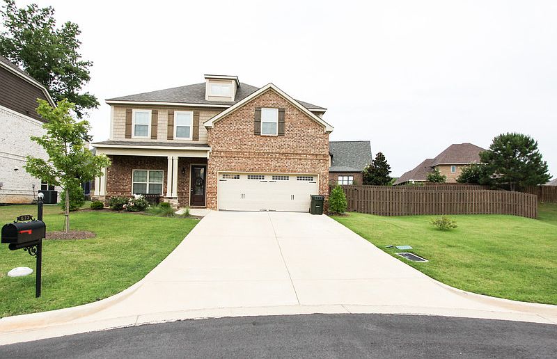 Welcome Home : View from Culdesac