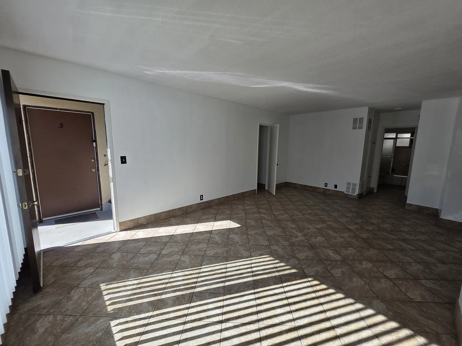 1 bed, 700 sqft, $2,100 — Photo 3