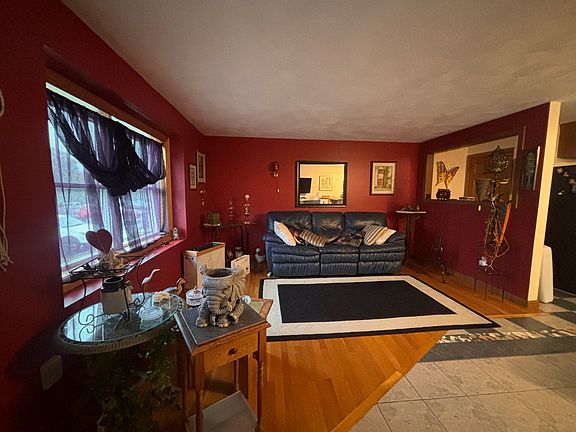 2nd image of 105 Franklin Ave #101