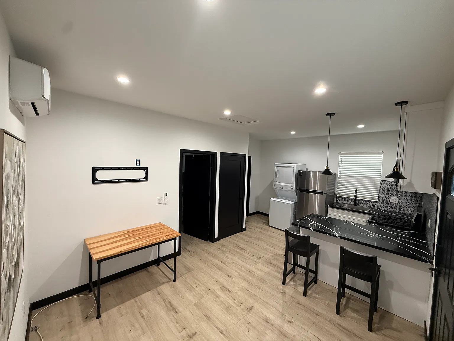 1 bed, 450 sqft, $2,300 — Photo 3