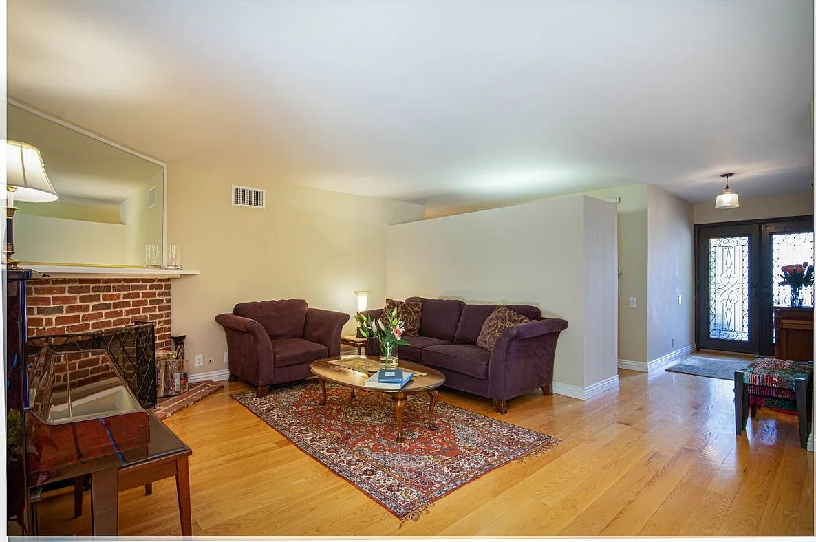 4 bed, 3.0 bath, 1675 sqft, $6,900 — Photo 2