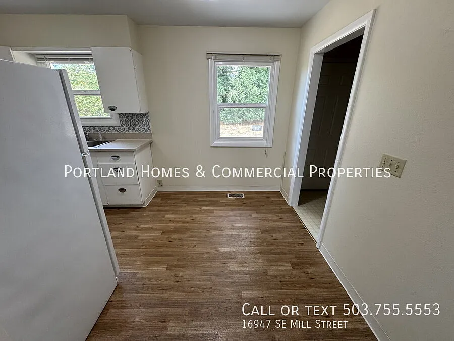 3 Bedroom 1 Bath House on Large Lot — Photo 3