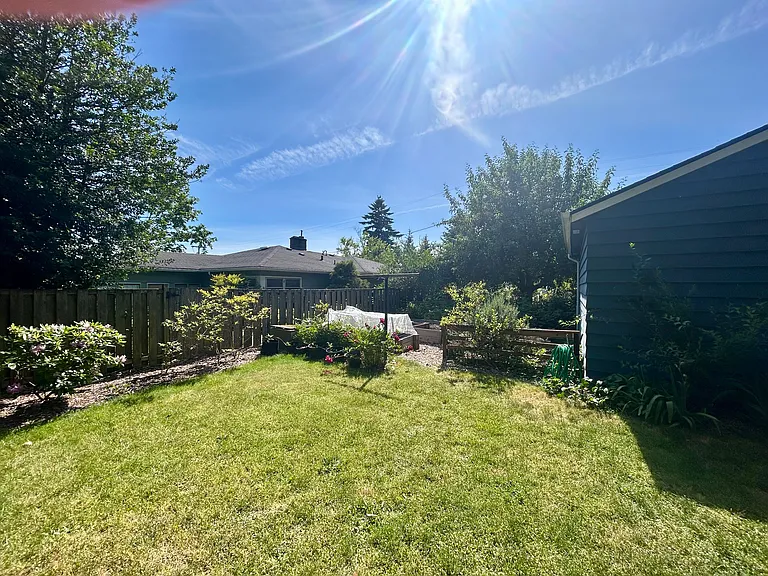 8616 SE Raymond Ct — Photo 28