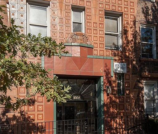 2nd image of 601 Pelham Pkwy N APT 218