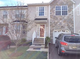 20 Edith Dr, Somerset, NJ 08873