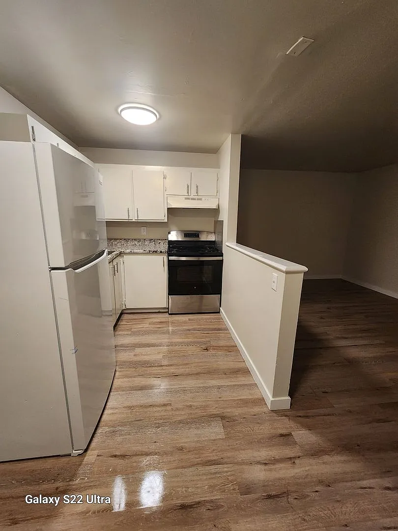 Cherry St 2620 E — Photo 2