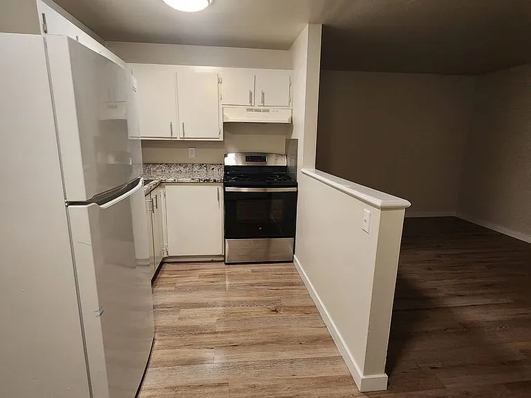 2620 E Cherry St — Photo 2