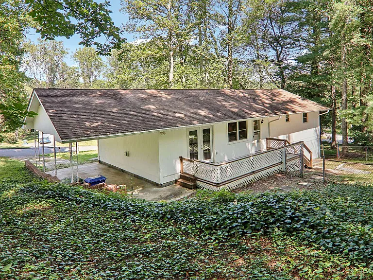 325 Comet Dr — Photo 44