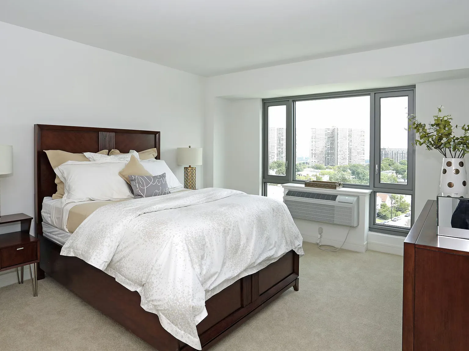 2 bed, 1270 sqft, $4,070 — Photo 4