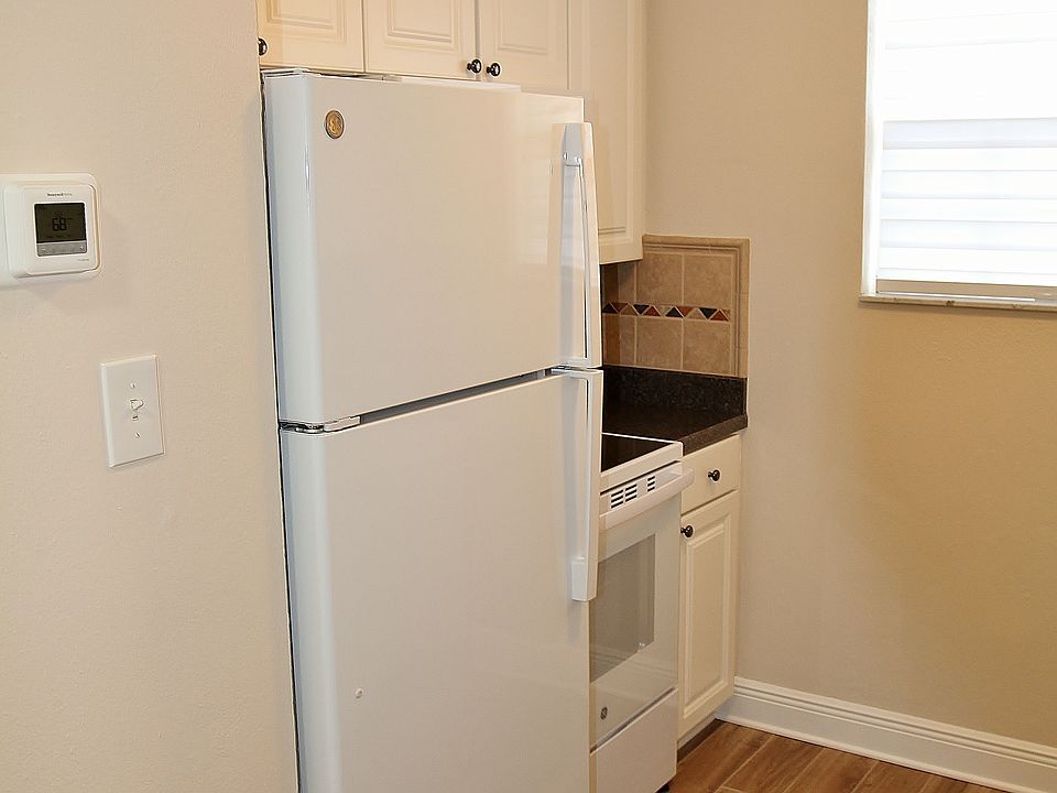 Lovely Kitchen. All New Appliances, Including microwave and dishwasher.