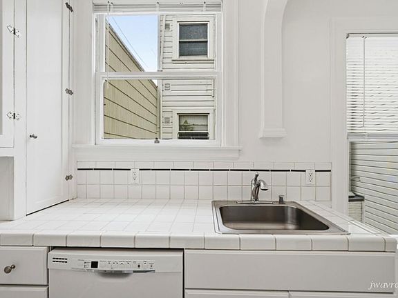 3rd image of 3423 Fillmore St APT 208