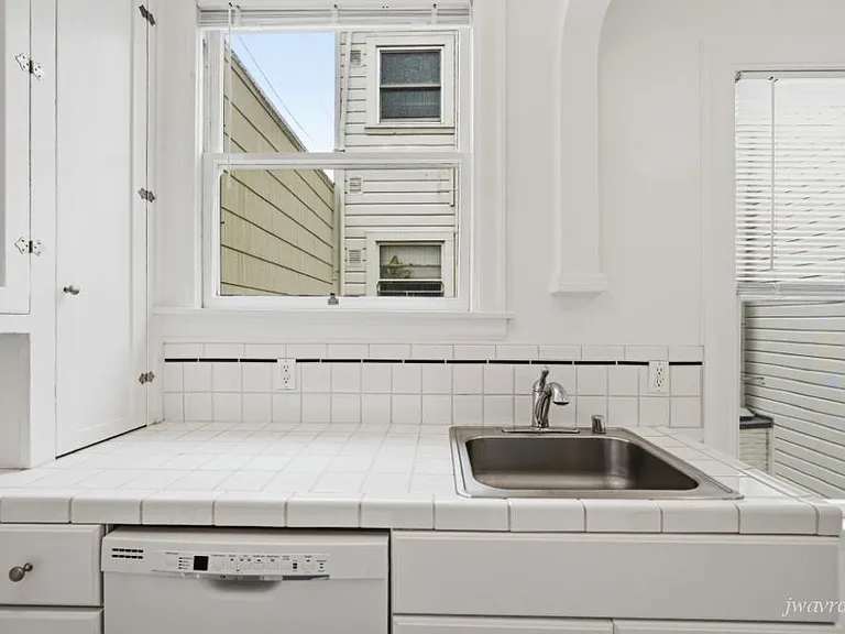 3423 Fillmore St #208 — Photo 3