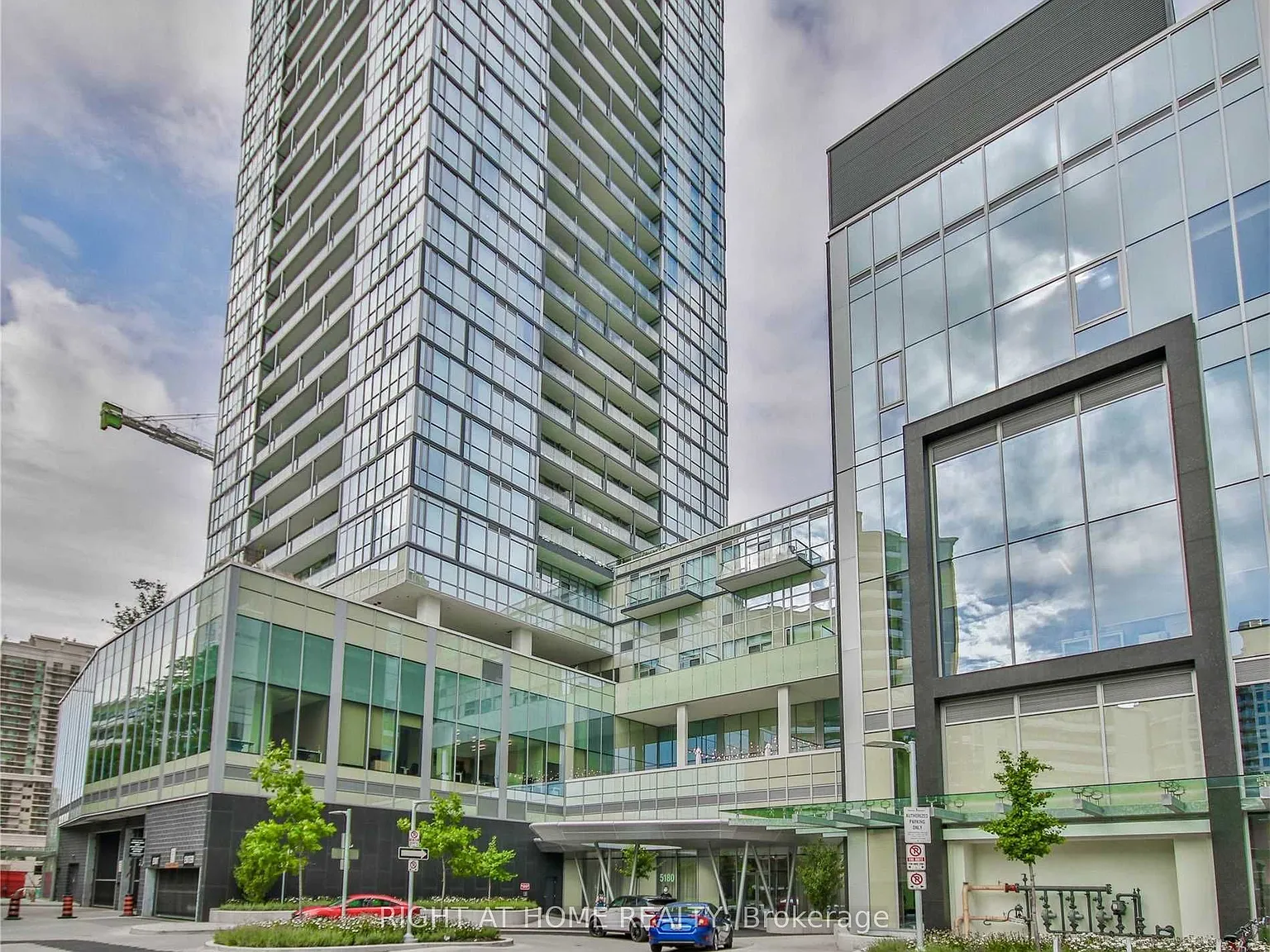 Beacon Condos — Photo 1