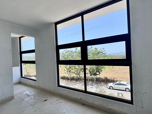 2nd image of 100 Los Martinez