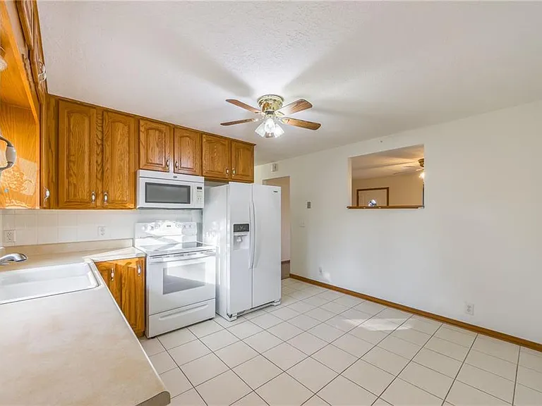 124 Almond St — Photo 4