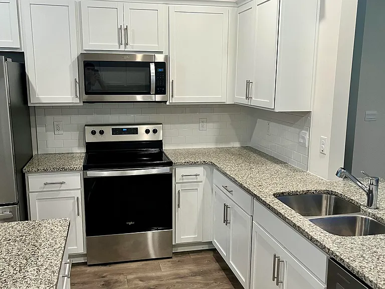 298 Robert Pl — Photo 11