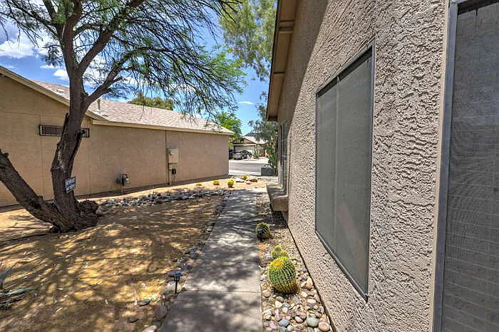 3039 W Calle Levante — Photo 28