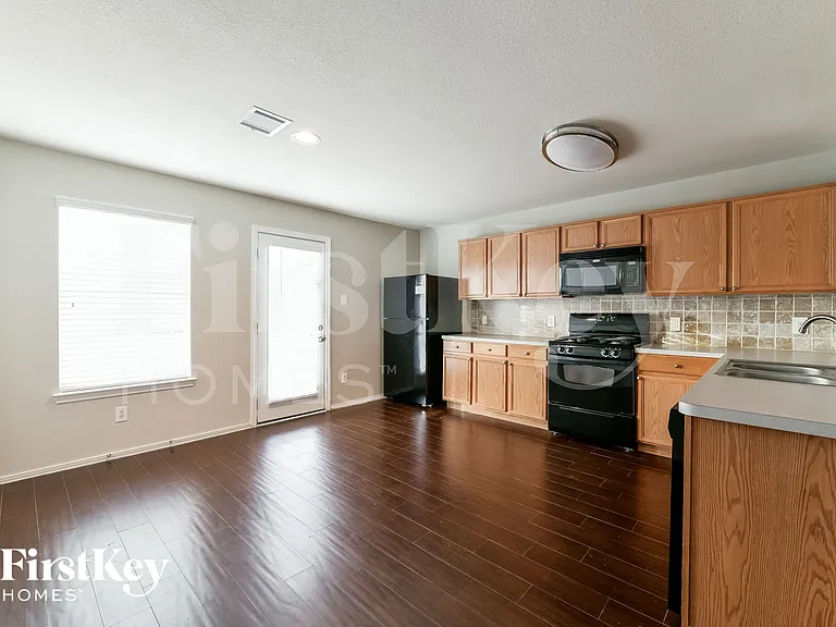29635 Evergreen Hills Dr — Photo 6