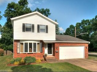 1092 Gordon Rd, Lyndhurst, OH 44124