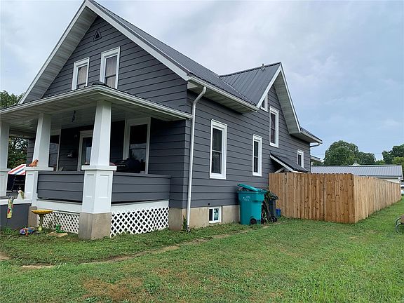 2nd image of 208 W Washington Ave