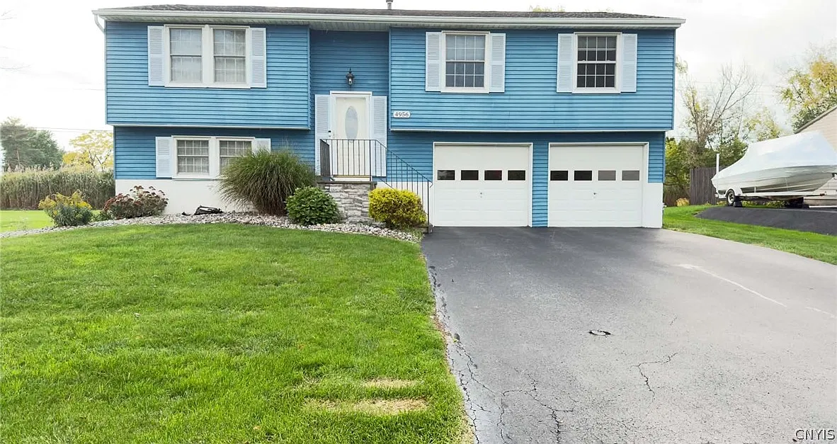 3 bed, 2.5 bath, 1622 sqft, $2,300 — Photo 1
