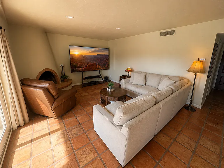 2949 S Country Club Way — Photo 4