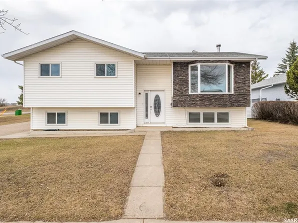 3367 15TH AVENUE E, Prince Albert, SK S6V 7V3