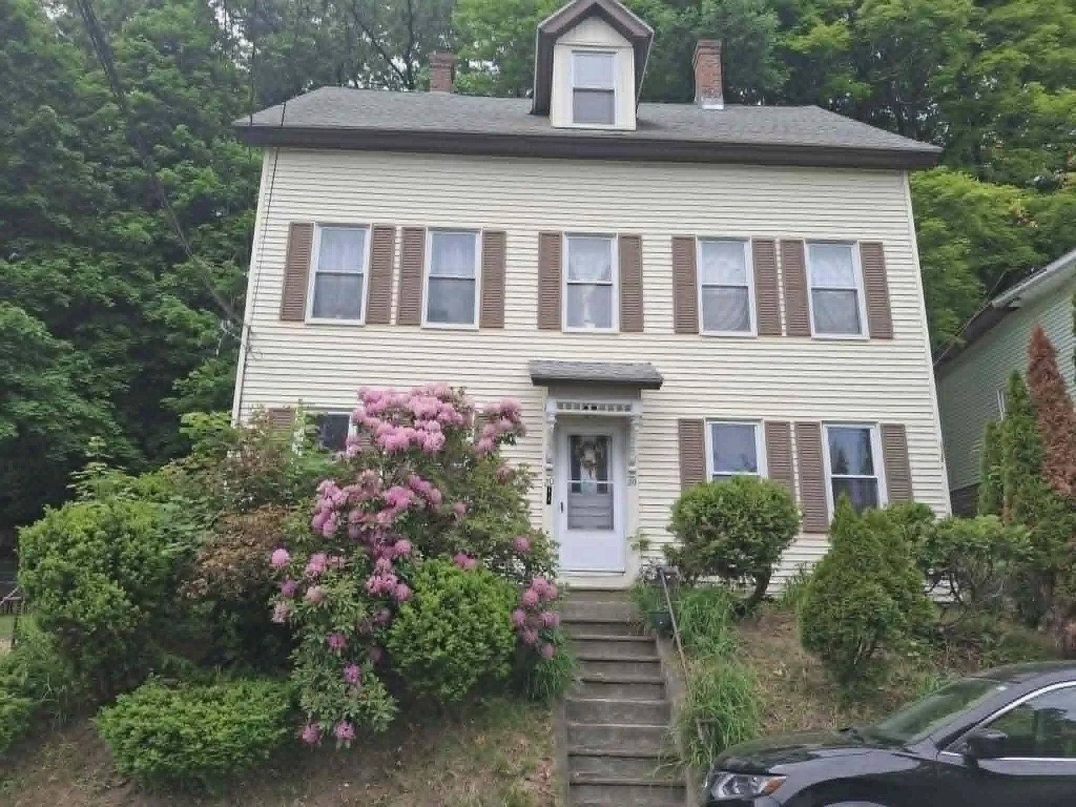 4 bed, 800 sqft, $2,400 — Photo 1