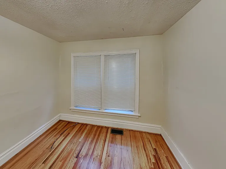 1712 Summit St #D — Photo 9