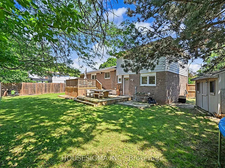 444 Withnell Cres — Photo 32