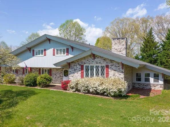 2466 Sweetbriar Cir, Lenoir, NC 28645