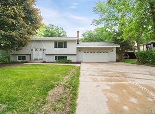 8375 Sunnyside Rd, Mounds View, MN 55112