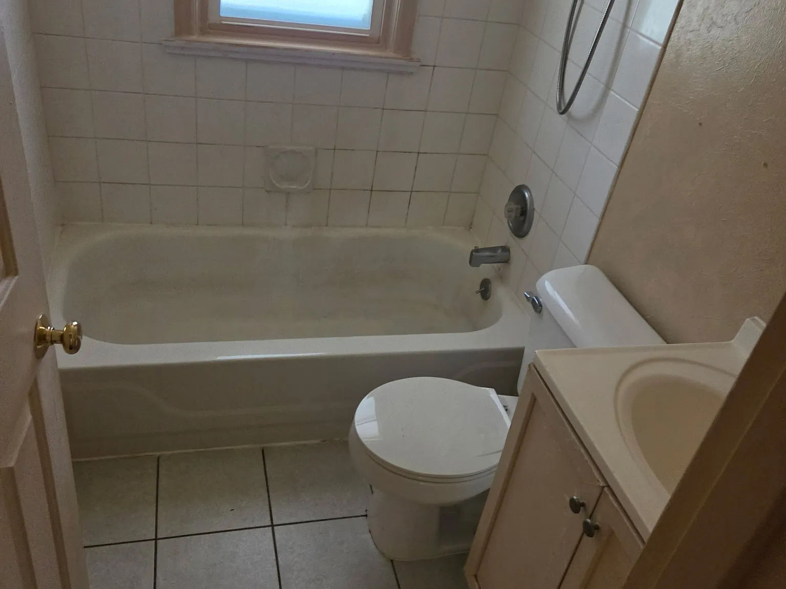 2 bed, 998 sqft, $1,350 — Photo 2