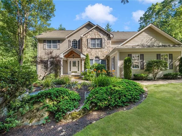 23 Toni Cir, North Smithfield, RI 02896