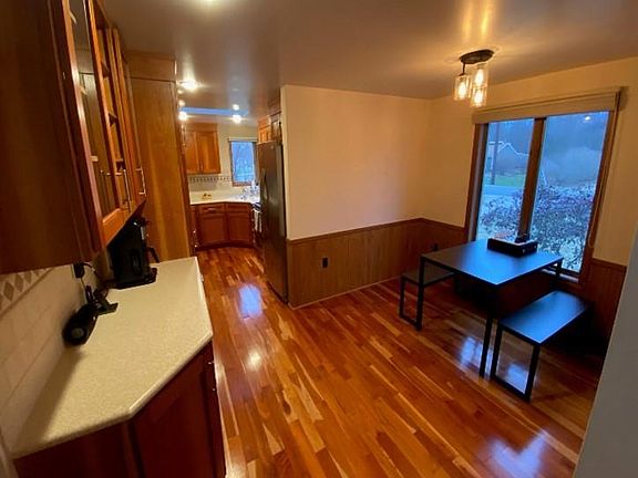 4th image of 217 N 160th Ave