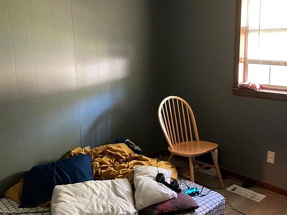 3rd image of 203 Emile Ln