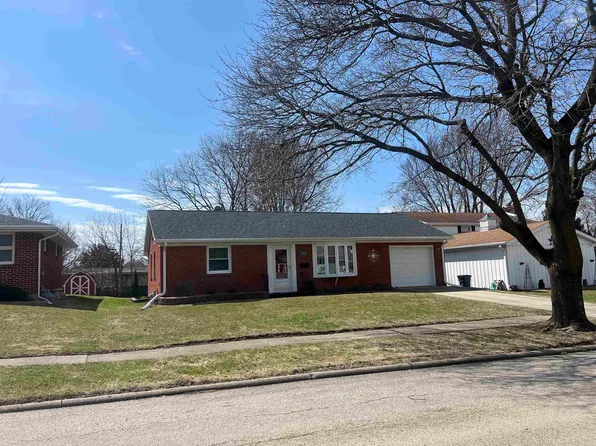 1131 W Logan St, Freeport, IL 61032