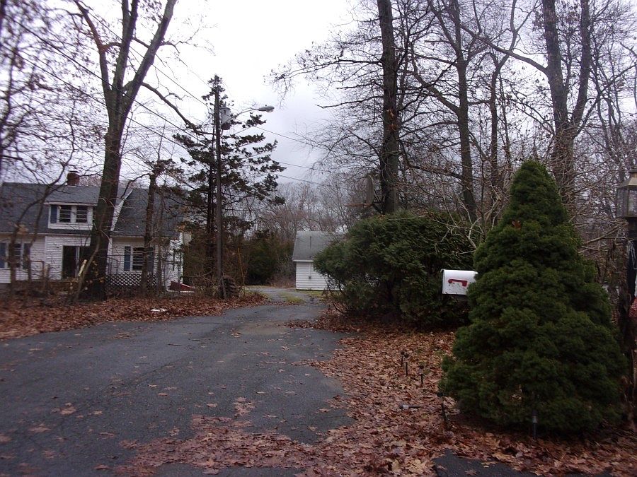 2nd image of 2 Burt St