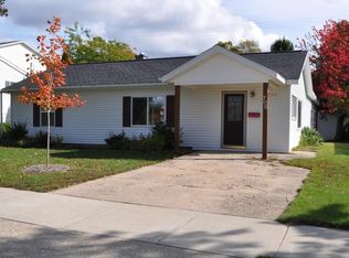 708 N Gaylord Ave, Ludington, MI 49431