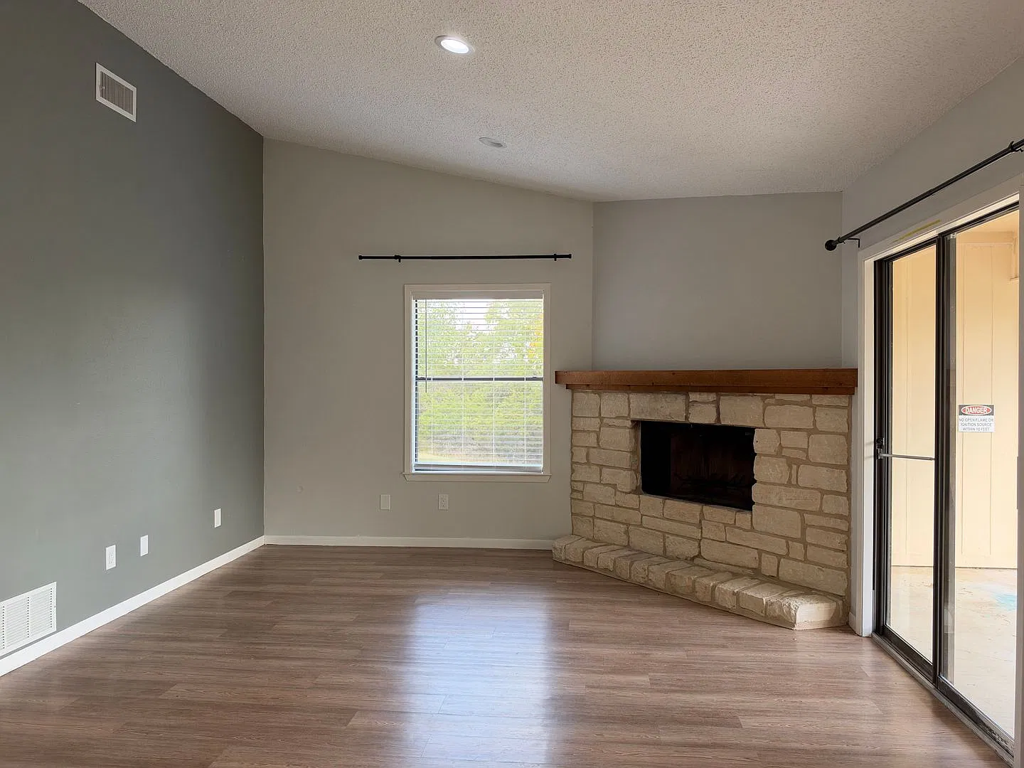1 Bedroom Salado — Photo 3