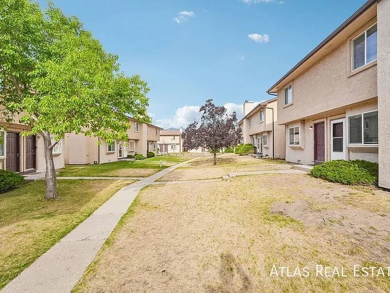 3027 Starlight Cir — Photo 2