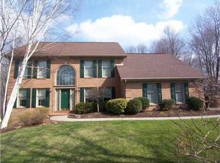 804 Montclair Dr, Lower Burrell, PA