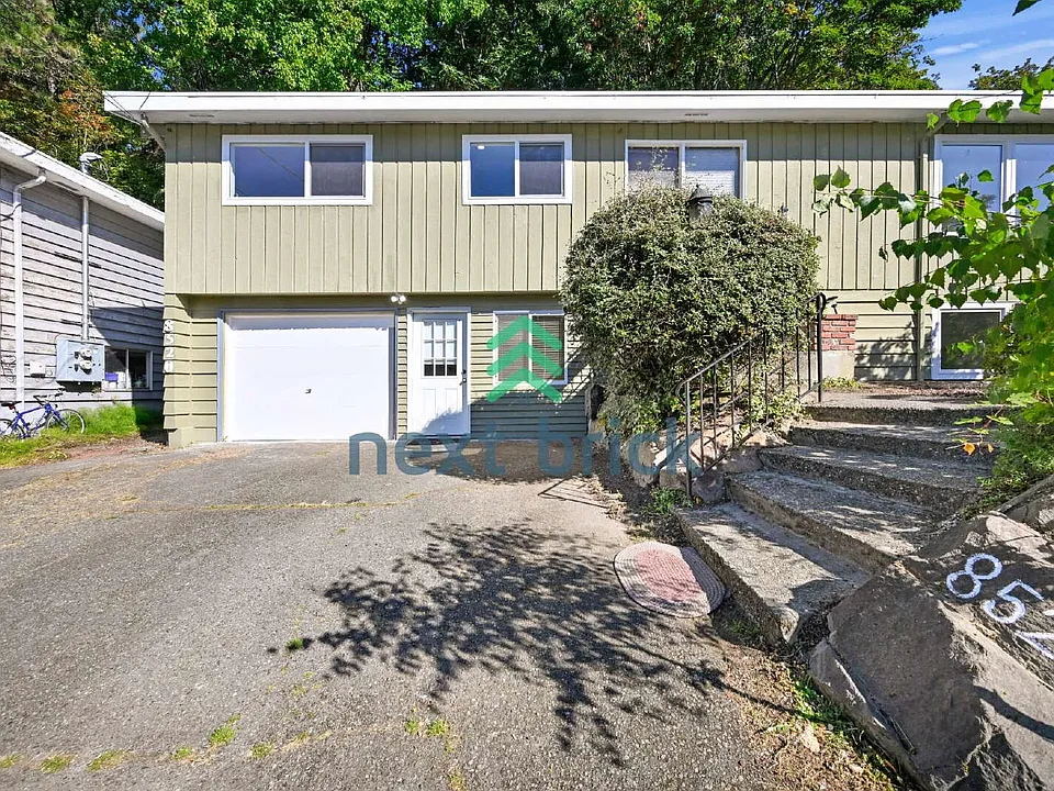 8520 25th Ave NE
